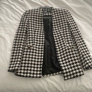 Zara xs NWOT tweed houndstooth blazer black white button gold
